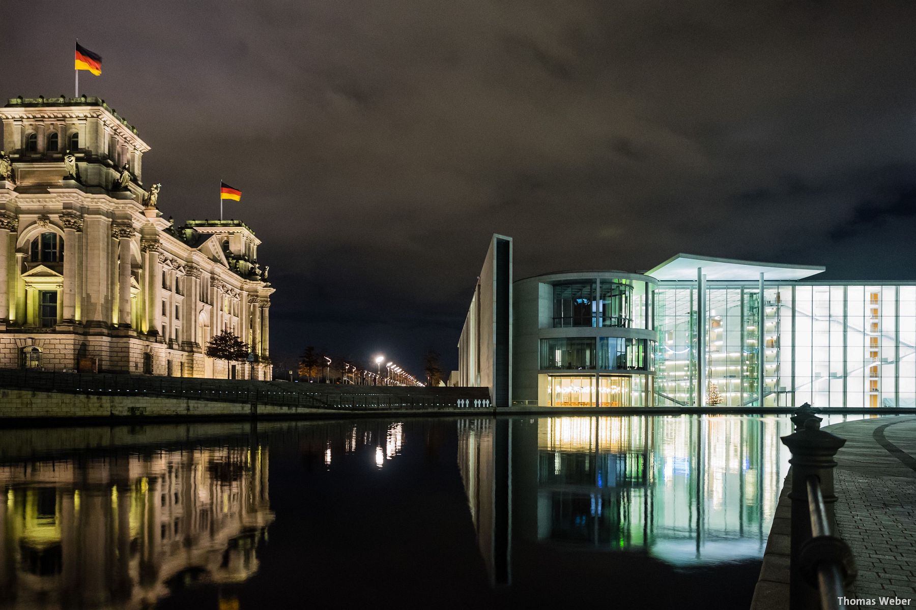 Fotograf Thomas Weber aus Oldenburg: Nachtaufnahme des Regierungsviertels in Berlin