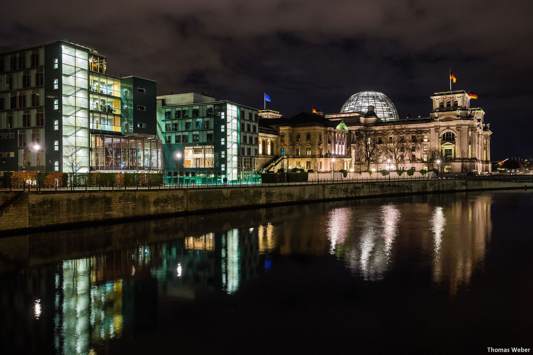 Fotograf Thomas Weber aus Oldenburg: Nachtaufnahme des Regierungsviertels in Berlin