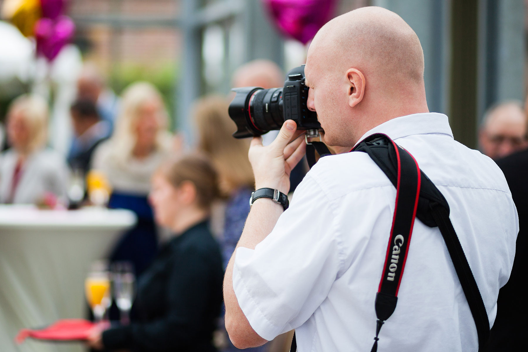 Fotograf Thomas Weber bei der Arbeit, Foto: Sergej Wismann