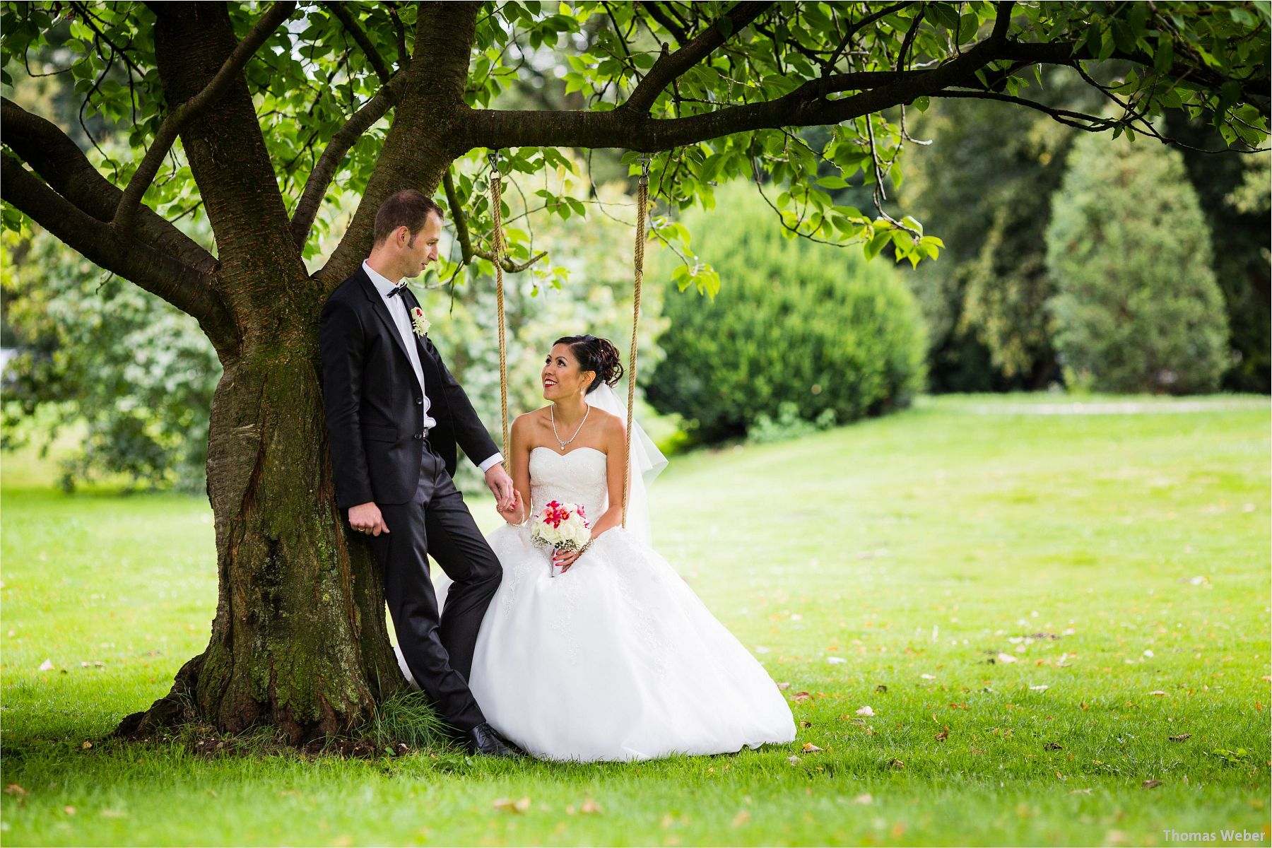 Hochzeitsfotograf Thomas Weber für eine freie Trauung und Hochzeitsfeier in der Schlossruine Hertefeld in Weeze