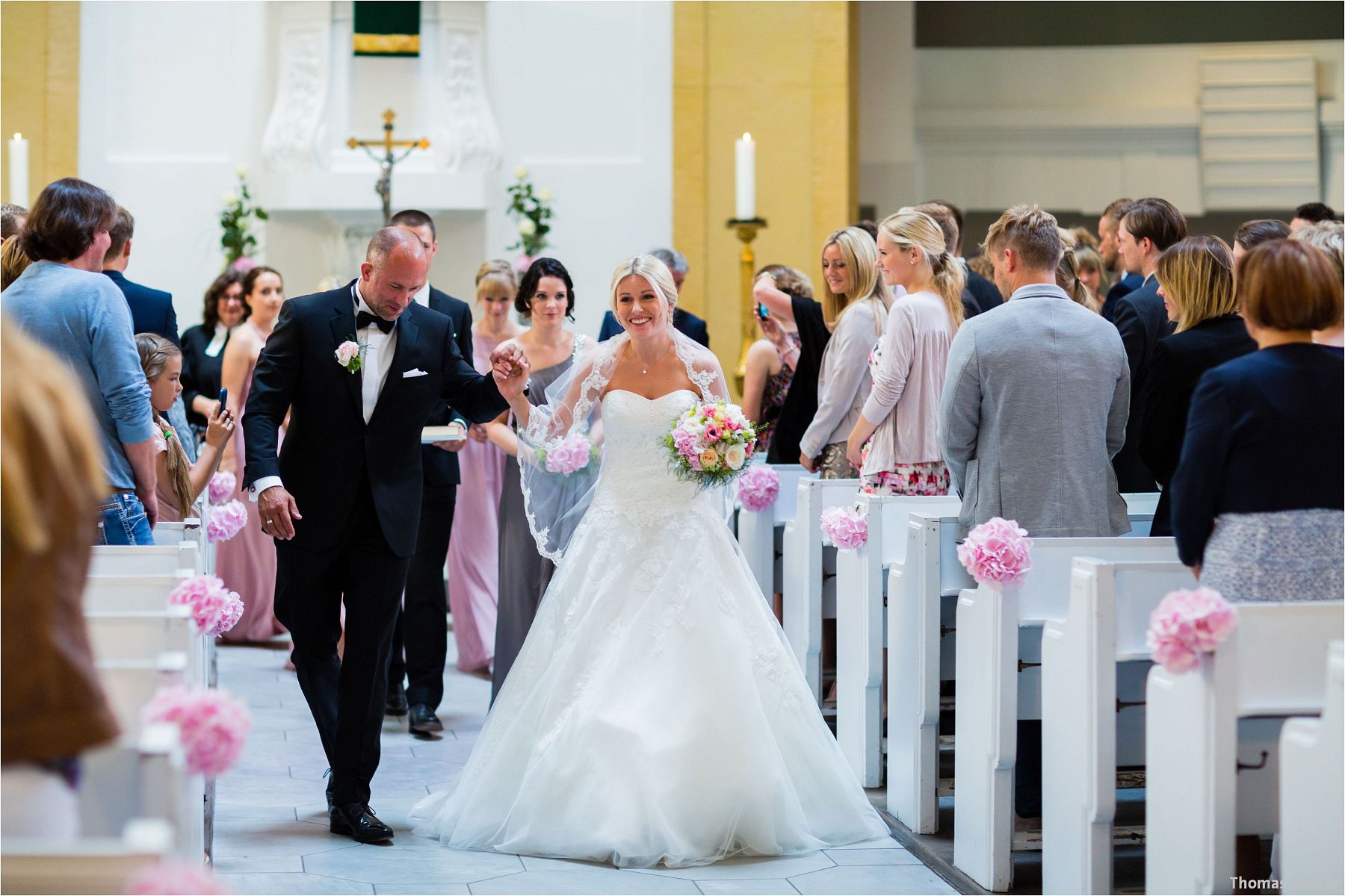 Hochzeitsfotograf Thomas Weber aus Oldenburg: Hochzeitsreportage und Hochzeitsfotos der standesamtlichen Trauung im Schloss Oldenburg, kirchlichen Trauung in der Lambertikirche Oldenburg und Hochzeitsfeier auf dem Gut Horn Gristede