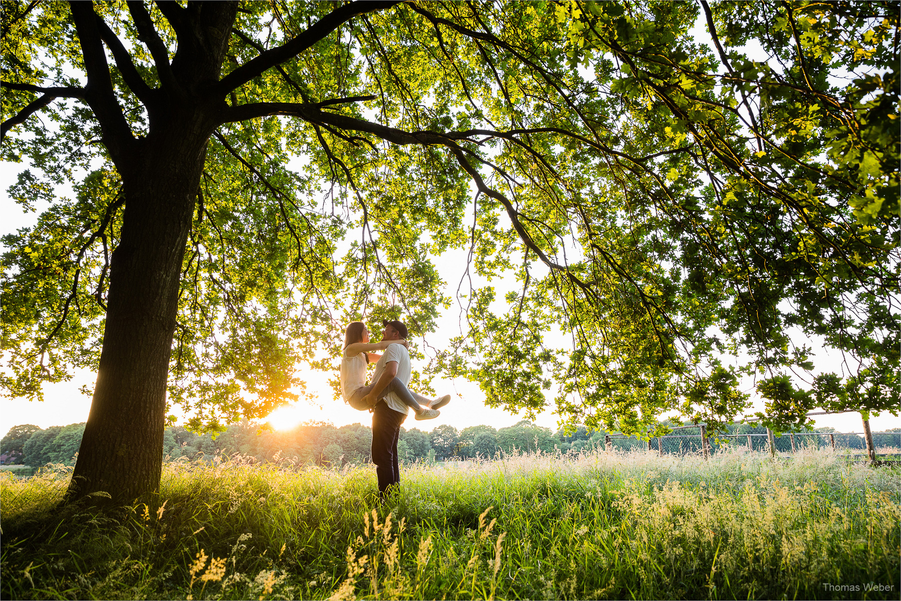 Paarfotos bei einem Engagement-Shooting vom Fotografen Thomas Weber in Oldenburg