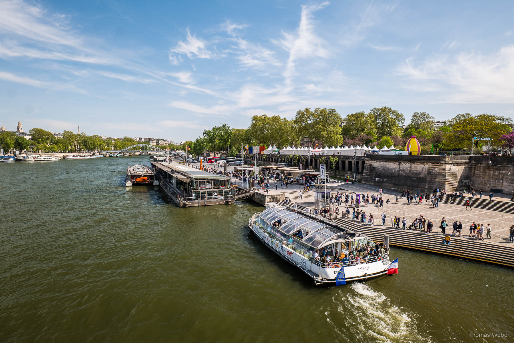 Schiffe und Künstler an der Seine in Paris, Fotograf Thomas Weber aus Oldenburg