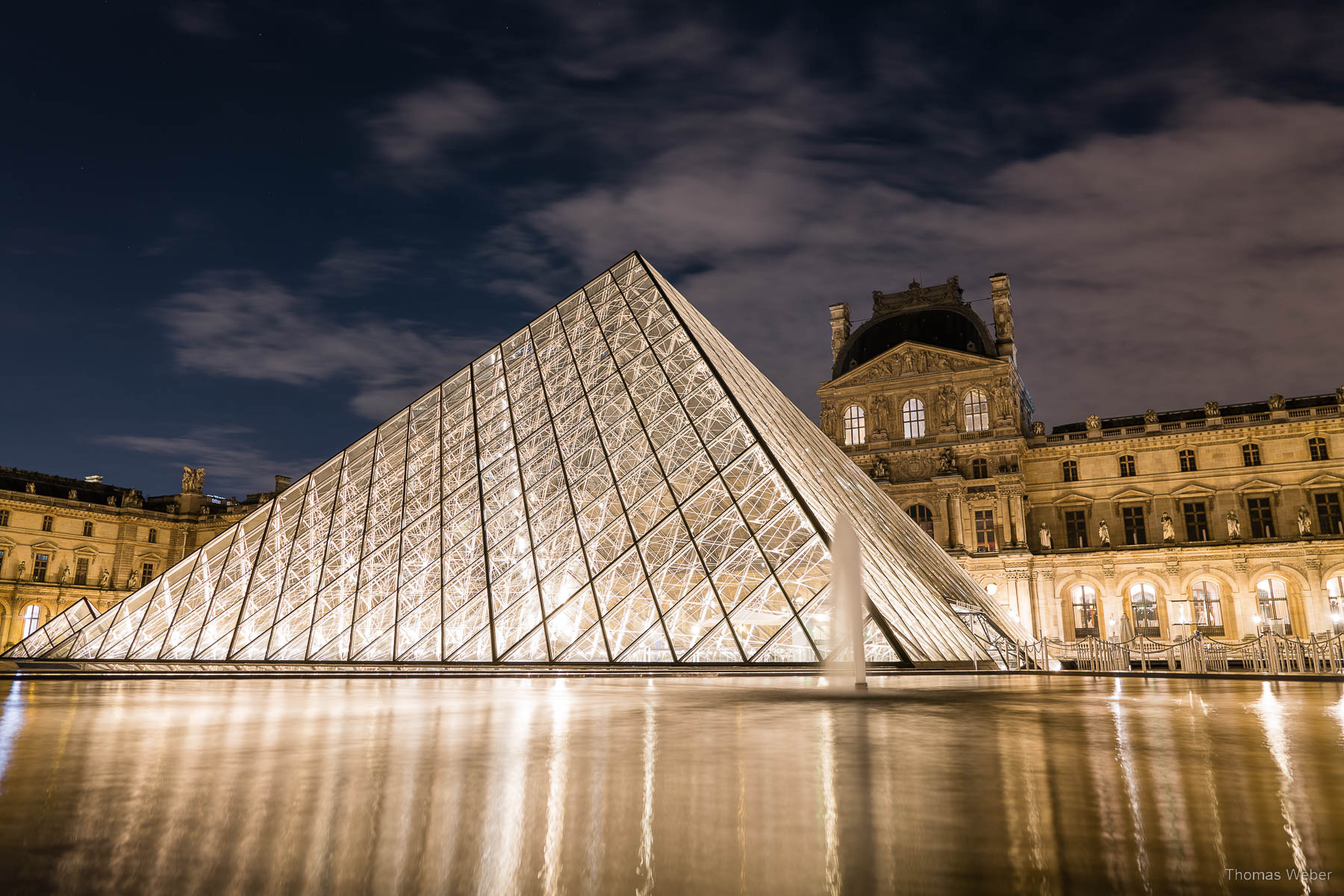 Die Glaspyramide des Musée du Louvre in Paris, Fotograf Thomas Weber aus Oldenburg