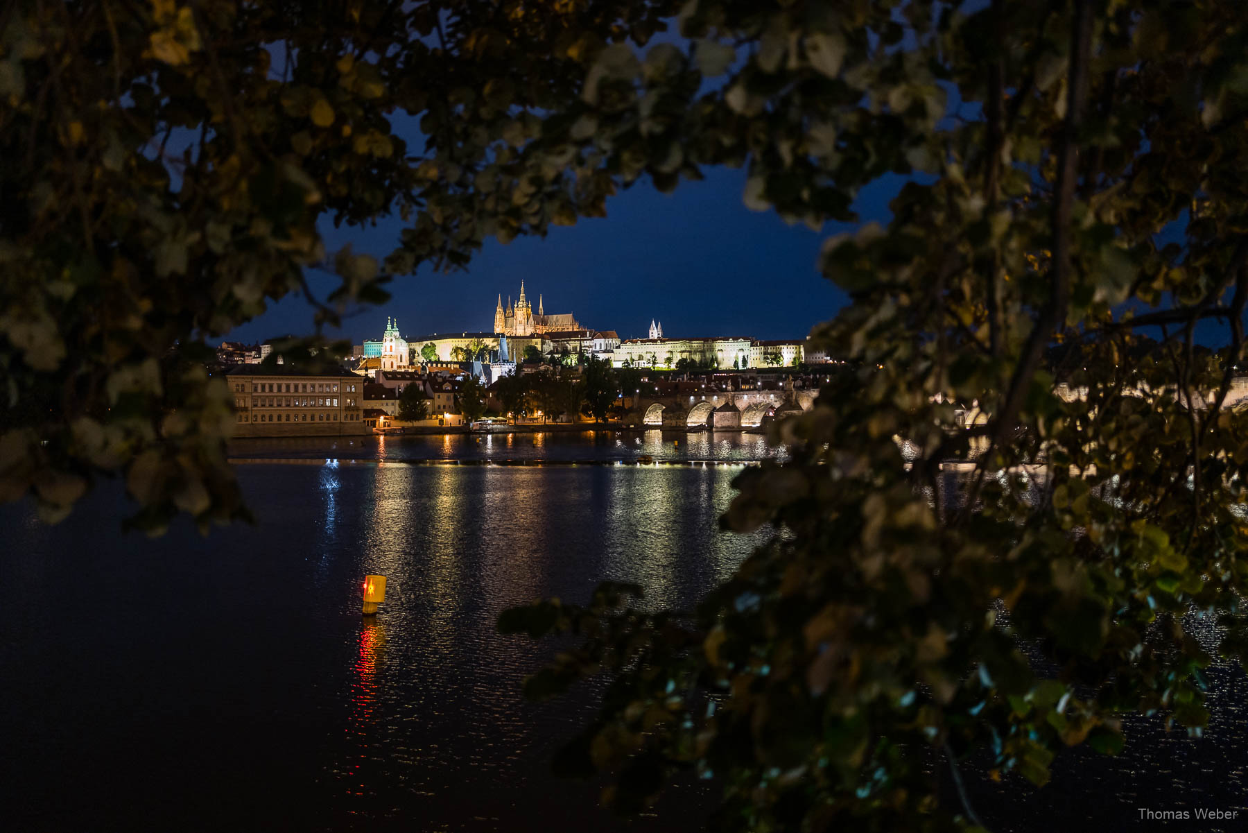 Die Prager Burg (Pražský hrad), fotografiert über die Moldau und Karlsbrücke, Fotograf Thomas Weber aus Oldenburg