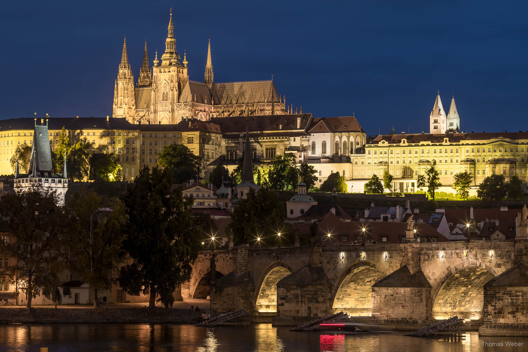 Die Prager Burg (Pražský hrad), fotografiert über die Moldau und Karlsbrücke, Fotograf Thomas Weber aus Oldenburg