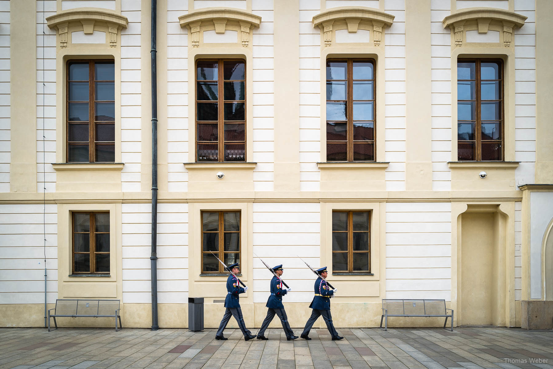 Soldaten im Innenhof der Prager Burg (Pražský hrad), Fotograf Thomas Weber aus Oldenburg