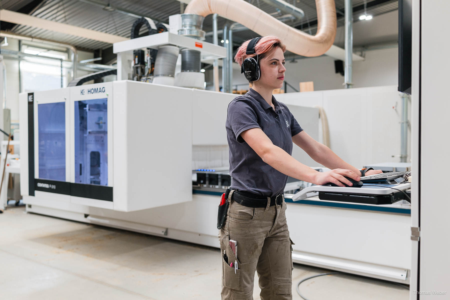 Fotos der Produktion und Arbeitsprozesse bei ZB Holzsysteme in Rastede, Fotograf Thomas Weber aus Oldenburg