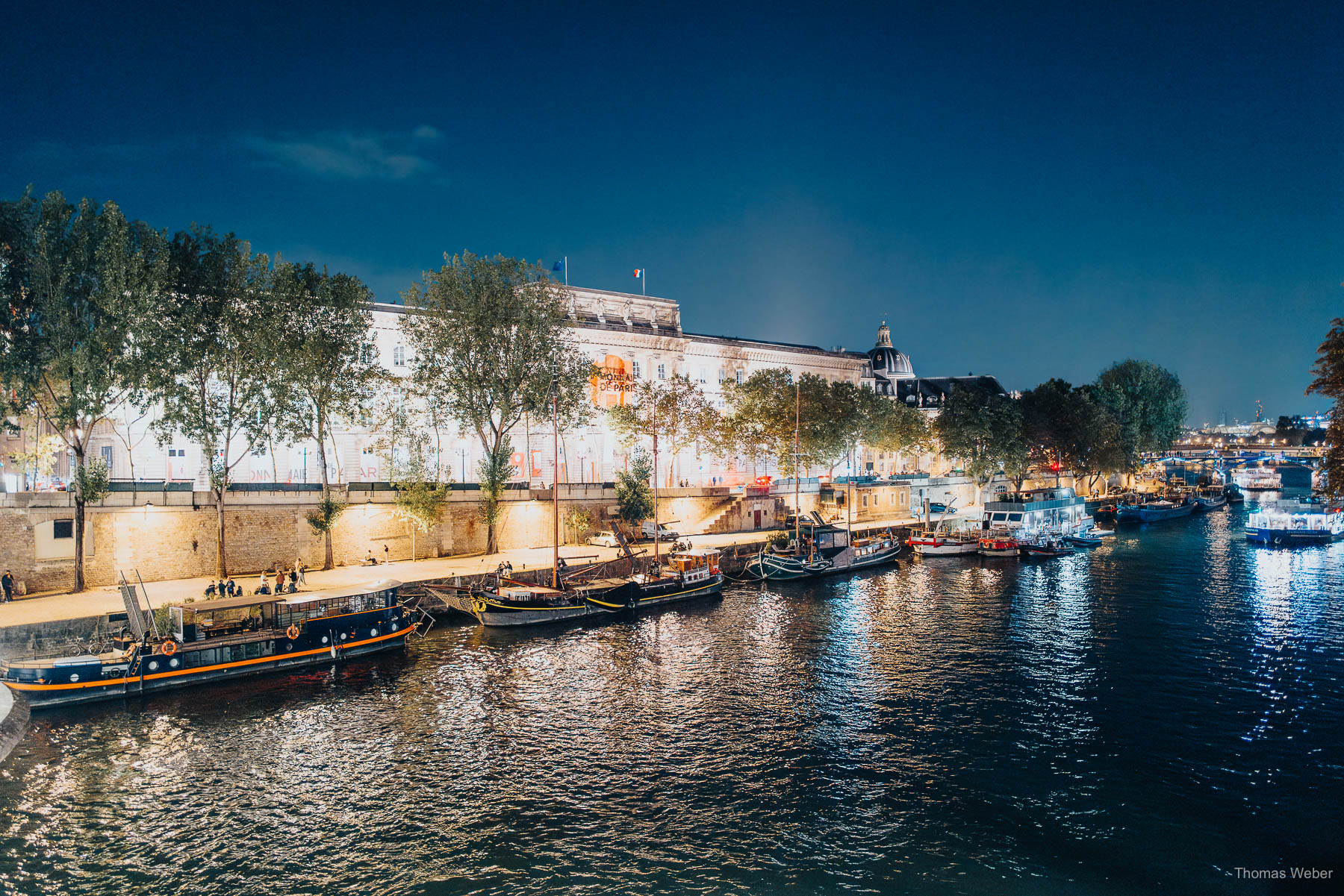 Paris bei Nacht Paris bei Nacht mit Louvre und Seine