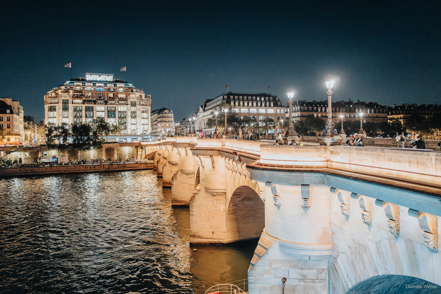 Paris bei Nacht Paris bei Nacht mit Louvre und Seine